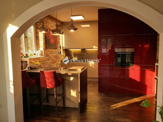 Eladó ház Solymár, Kápolna utca 440 nm