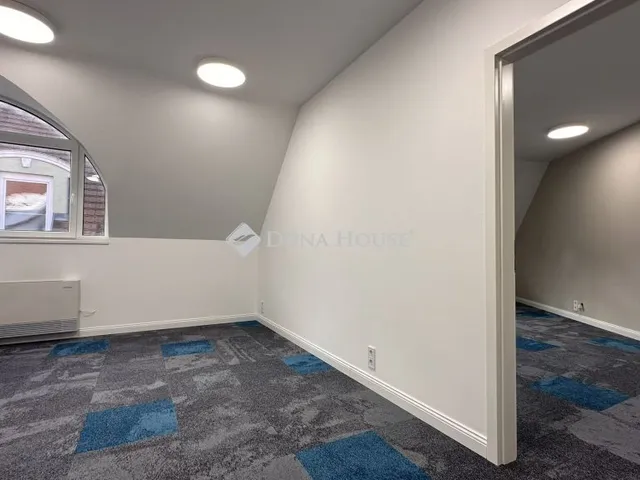 Kiadó kereskedelmi és ipari ingatlan Budapest III. kerület 285 nm