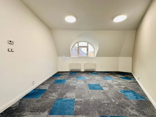 Kiadó kereskedelmi és ipari ingatlan Budapest III. kerület 285 nm