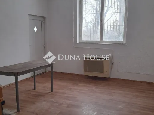 Kiadó kereskedelmi és ipari ingatlan Budapest III. kerület, Ország út 650 nm