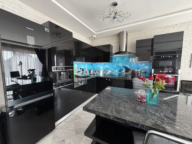 Eladó ház Budapest III. kerület 300 nm