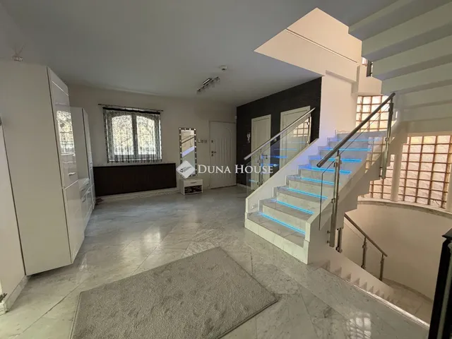 Eladó ház Budapest III. kerület 300 nm