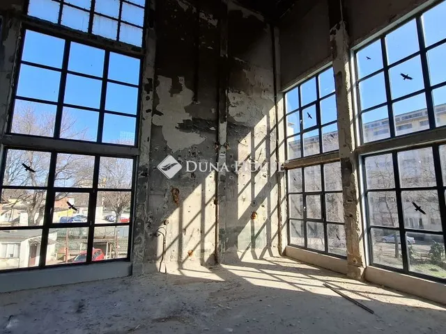 Eladó kereskedelmi és ipari ingatlan Szolnok, Mártírok útja 472 nm