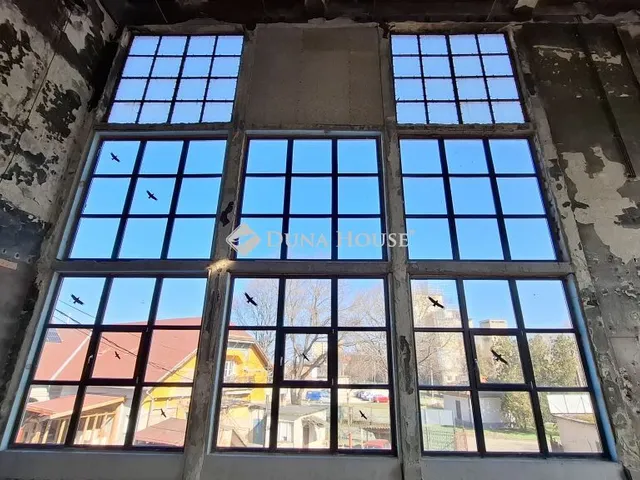 Eladó kereskedelmi és ipari ingatlan Szolnok, Mártírok útja 472 nm