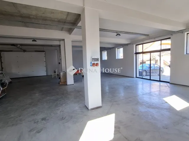 Eladó kereskedelmi és ipari ingatlan Szolnok, Mártírok útja 472 nm