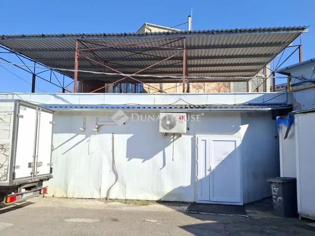 Eladó kereskedelmi és ipari ingatlan Szolnok, Mártírok útja 162 nm