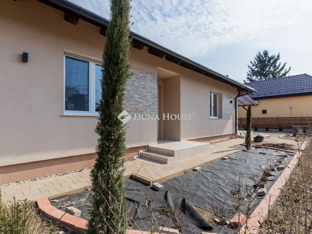 Eladó ház Budapest XVI. kerület, Kolozs utca 164 nm