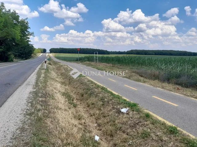 Eladó kereskedelmi és ipari ingatlan Dabas 42403 nm