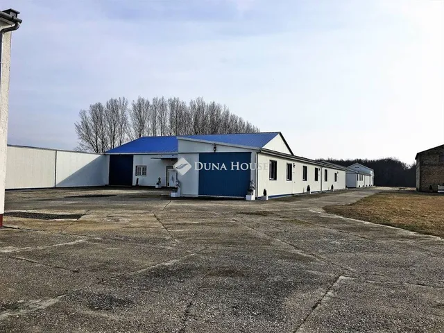 Eladó kereskedelmi és ipari ingatlan Vése 1040 nm