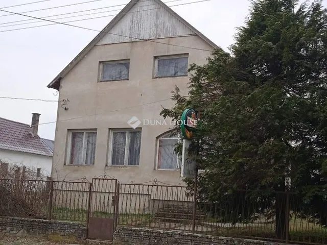 Eladó kereskedelmi és ipari ingatlan Belezna, Petőfi Sándor utca 130 nm