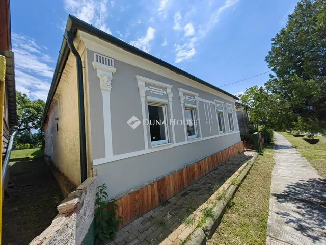 Eladó ház Heresznye 102 nm