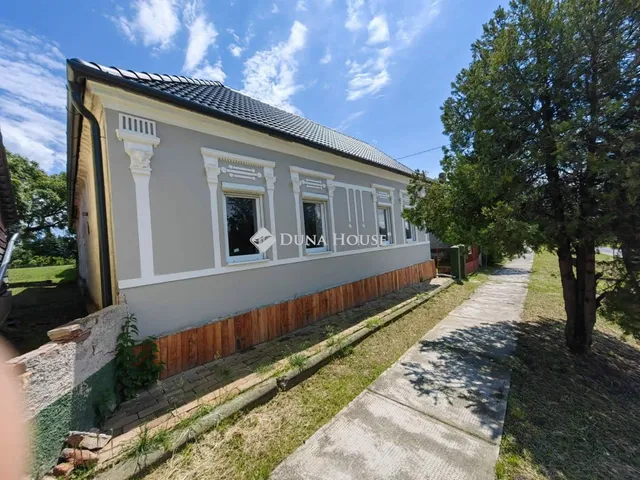 Eladó ház Heresznye 102 nm