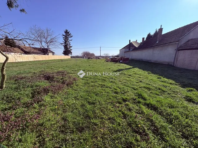 Eladó telek Hahót 2523 nm