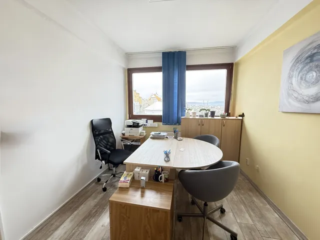 Kiadó kereskedelmi és ipari ingatlan Veszprém, Óváros Tér 15 nm