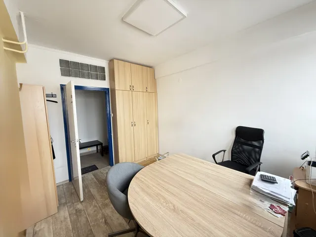 Kiadó kereskedelmi és ipari ingatlan Veszprém, Óváros Tér 15 nm