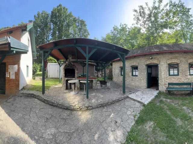 Eladó kereskedelmi és ipari ingatlan Bakonyszentlászló 350 nm