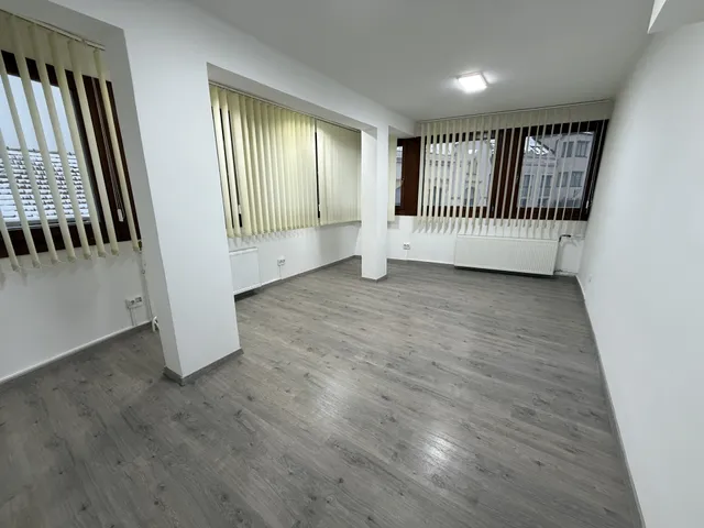 Kiadó kereskedelmi és ipari ingatlan Veszprém 27 nm