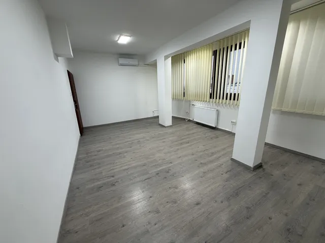 Kiadó kereskedelmi és ipari ingatlan Veszprém 27 nm