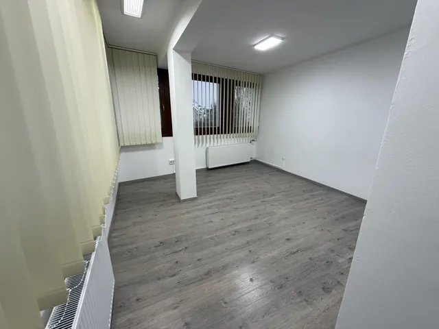 Kiadó kereskedelmi és ipari ingatlan Veszprém 27 nm