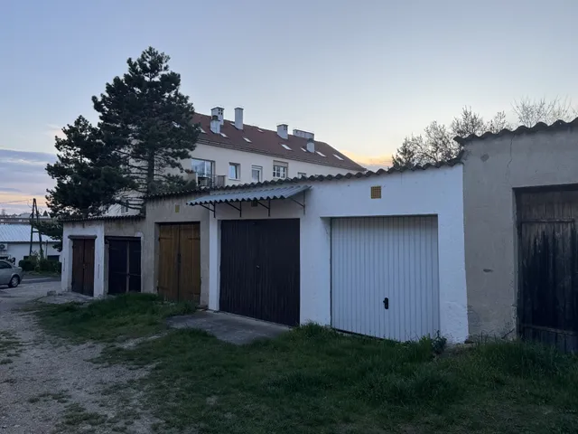 Eladó garázs Veszprém 14 nm