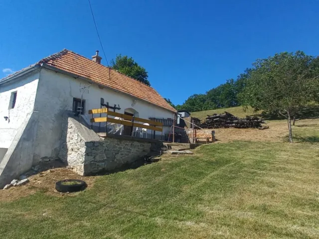 Eladó nyaraló Pécsely, Fecskefarki dülő 40 nm
