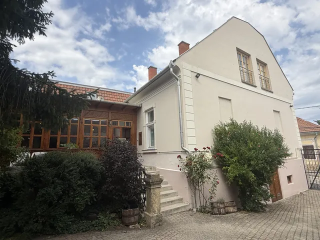 Eladó ház Veszprém 308 nm