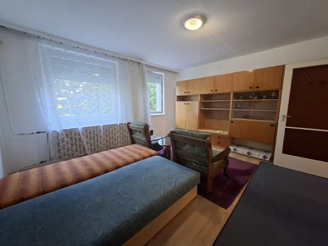 Eladó lakás Veszprém, Haszkovó 32 nm
