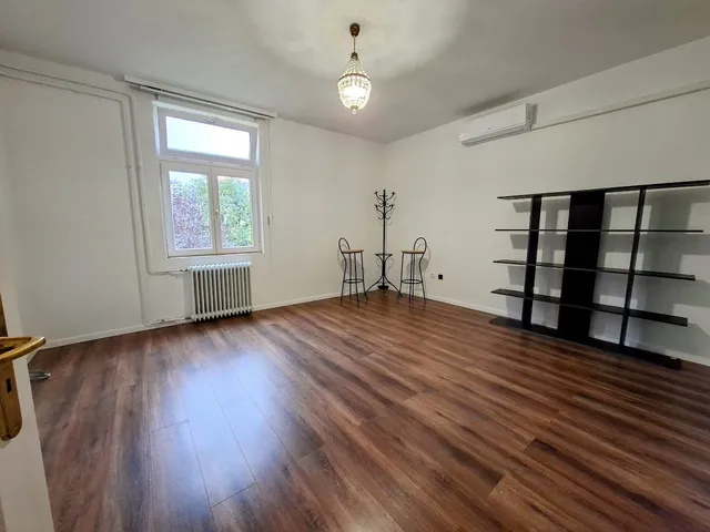 Kiadó kereskedelmi és ipari ingatlan Tapolca, Hősök tere 69 nm