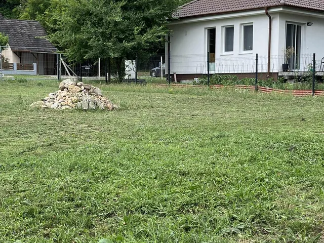 Eladó telek Herend 840 nm