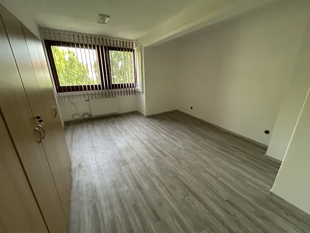 Kiadó kereskedelmi és ipari ingatlan Veszprém, Óváros Tér 23 nm