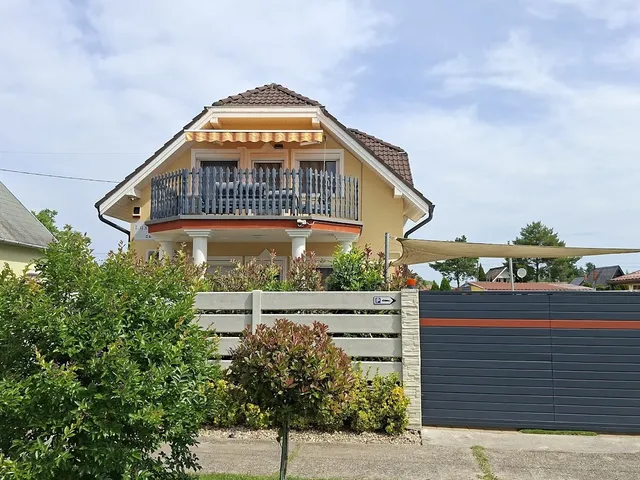 Eladó nyaraló Balatonkeresztúr 120 nm