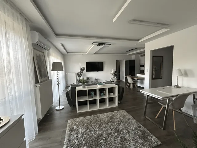 Eladó lakás Veszprém, Őrház 88 nm
