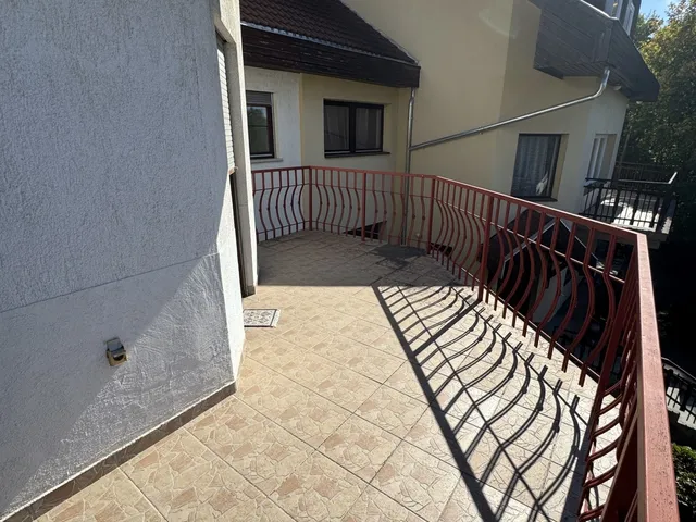 Eladó ház Veszprém, Erdész u. 330 nm