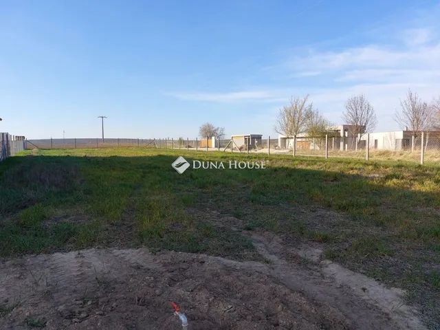 Eladó telek Gyúró 1119 nm