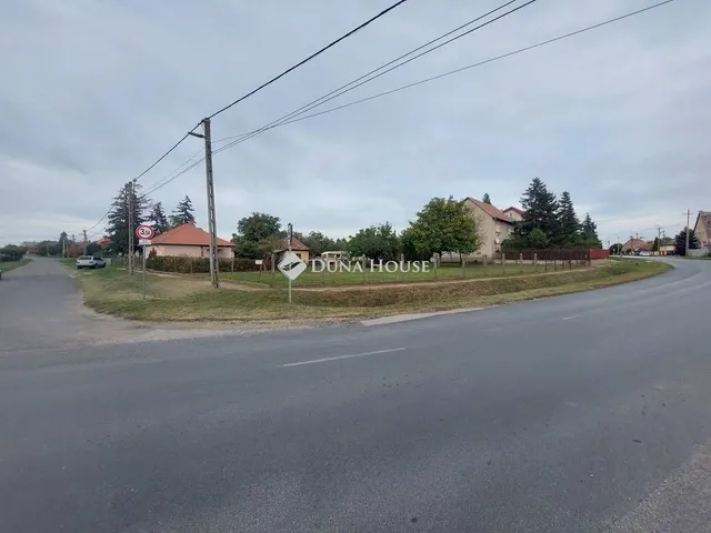 Eladó telek Ercsi 945 nm