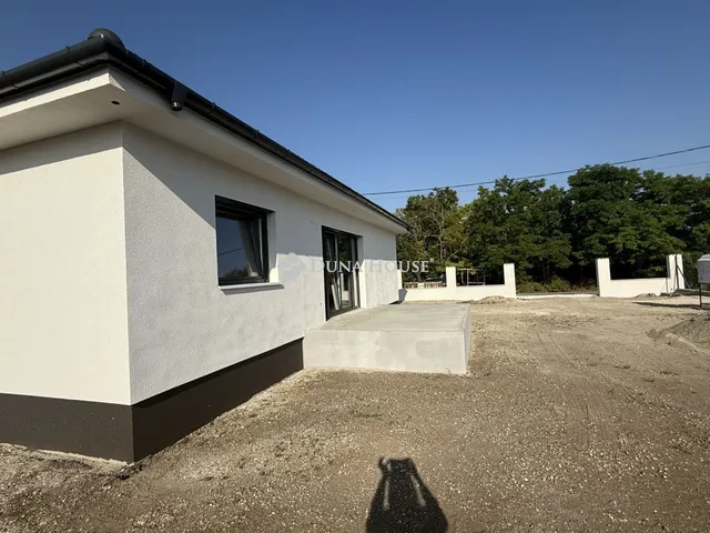 Eladó ház Sóskút 104 nm