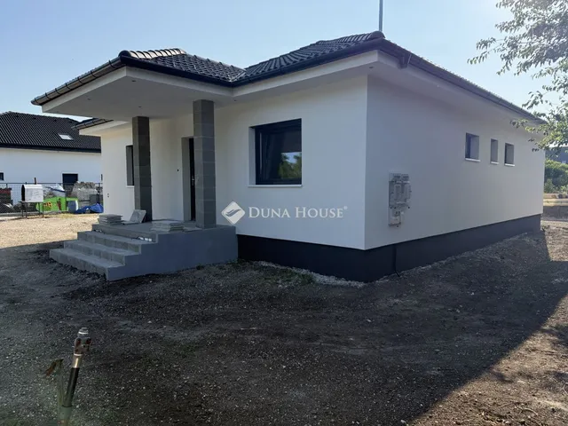 Eladó ház Sóskút 104 nm