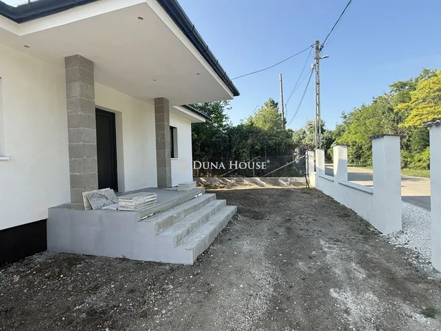 Eladó ház Sóskút 104 nm