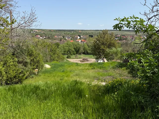 Eladó telek Sóskút 898 nm