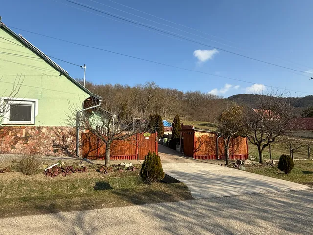 Eladó ház Gyermely 189 nm