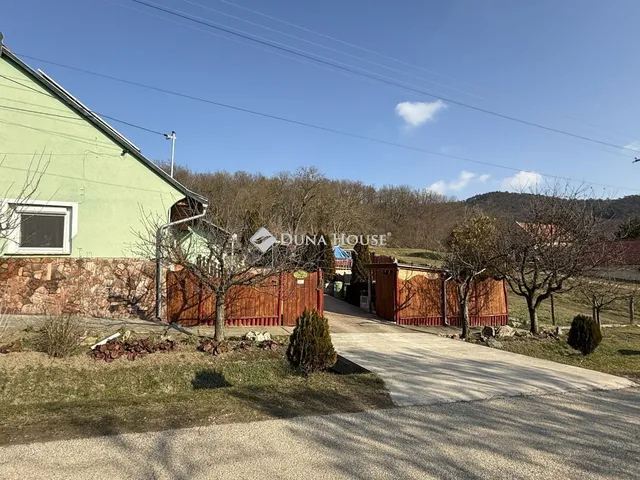 Eladó ház Gyermely 189 nm