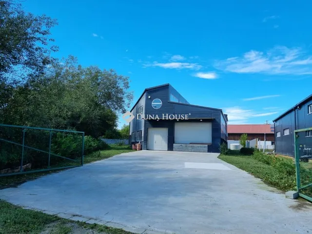 Eladó kereskedelmi és ipari ingatlan Solymár, Arany János utca 420 nm