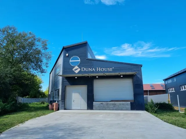 Eladó kereskedelmi és ipari ingatlan Solymár, Arany János utca 420 nm