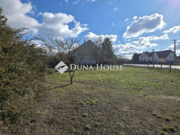 Eladó telek Ercsi 945 nm