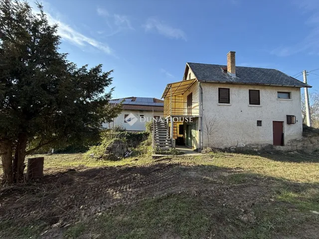 Eladó telek Sóskút 748 nm