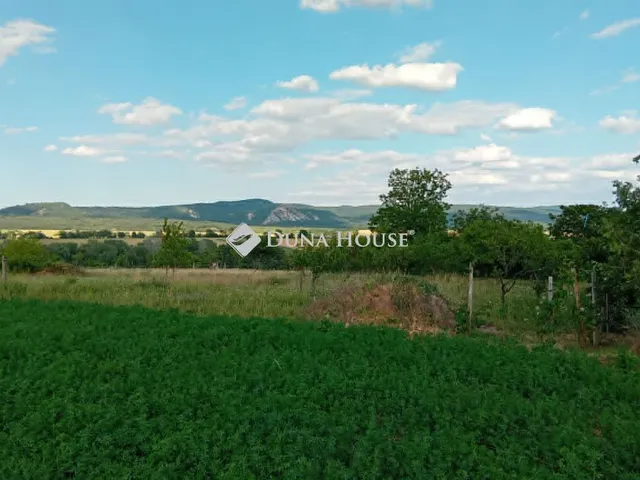 Eladó telek Perbál 13356 nm
