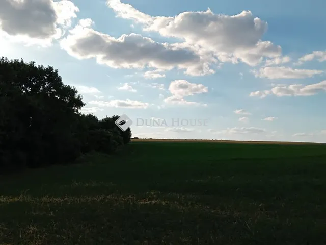 Eladó telek Perbál, Deák utca 13356 nm