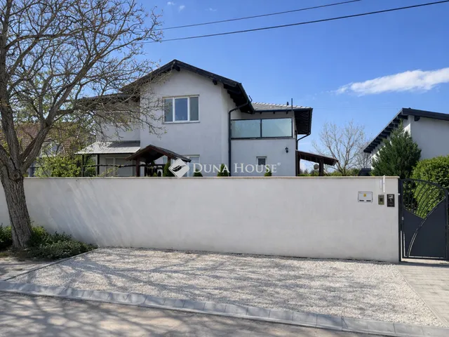 Eladó ház Érd 212 nm