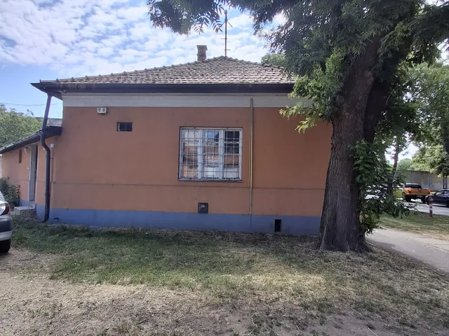 Eladó kereskedelmi és ipari ingatlan Nyíregyháza, Belváros, Szent István utca 56 130 nm