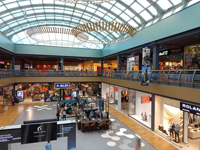 Kiadó kereskedelmi és ipari ingatlan Miskolc, Belváros, Szentpáli 60 nm